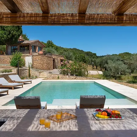 - Luxury With Private Pool Willa Petroio