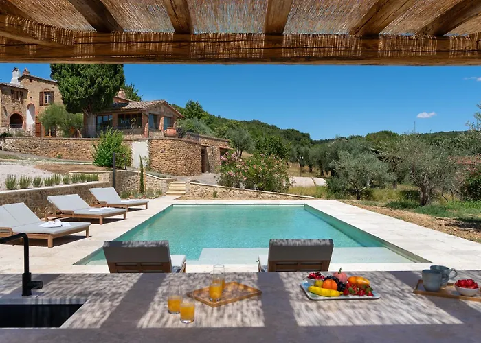 - Luxury With Private Pool Willa Petroio